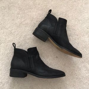 Dolce Vita. Tessey Ankle Boot. Black Leather.